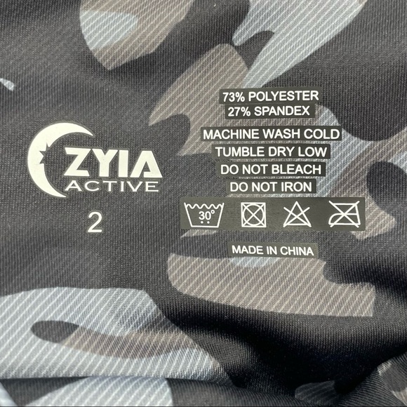 Zyia Active 2 Black Camo Pocket Light N Tight Hi-Rise 7/8 Leggings - Picture 4 of 8